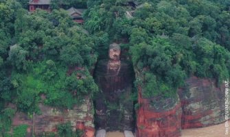 Velike poplave u Kini digle nivo Jangcekjanga do prstiju statue posvećene Budi