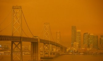 SAD: Zbog požara vazduh miriše na metal