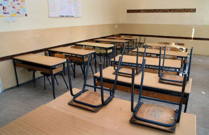 Preko 100 nastavnika iz Podgorice inficirano kovidom