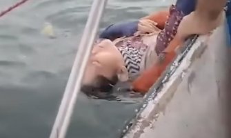 Žena koja je nestala prije dvije godine pronađena kako pluta u čamcu (VIDEO) 