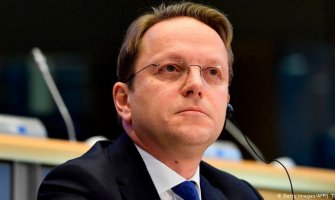 Varhelji nazvao evropske poslanike idiotima, traže njegovu ostavku