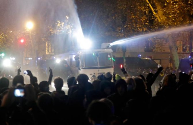 Nastavak protesta u Parizu, povrijeđena 154 policajca