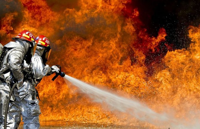 Bukte požari širom Kipra, vlasti traže pomoć od Evropske unije