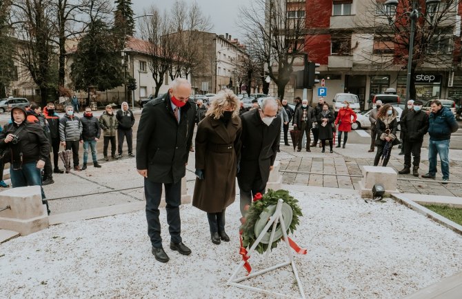Položeni vijenci na spomenik herojima Božićnog ustanka i na spomenik Lovćenska vila