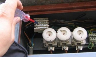 Hrvatska: Radnici elektroprivrede došli da mu isključe struju, on bacio bombu na njih