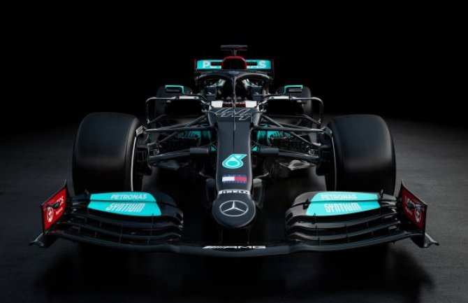 Mercedes predstavio novi bolid, ostaje u crnom