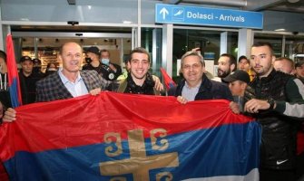 Liješević sinoć dočekan na aerodromu: Okupljeni slavili sa vicešampionom svijeta uz trobojke i pjesme