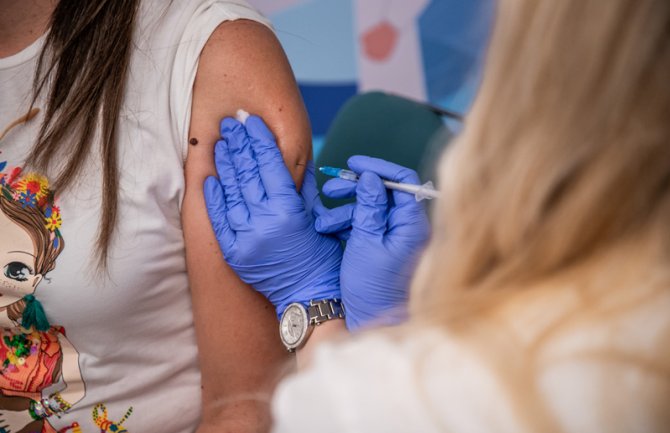 Amerikancima odobravaju miješanje vakcine