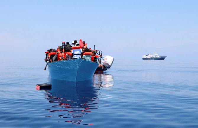 Prevrnuo se brod u Libiji, devet osoba nastradalo