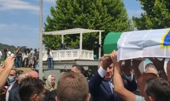 Đukanović nosio tabute žrtava genocida u Srebrenici: Još će potrajati naša borba za usvajanje i poštovanje civilizacijskih vrijednosti
