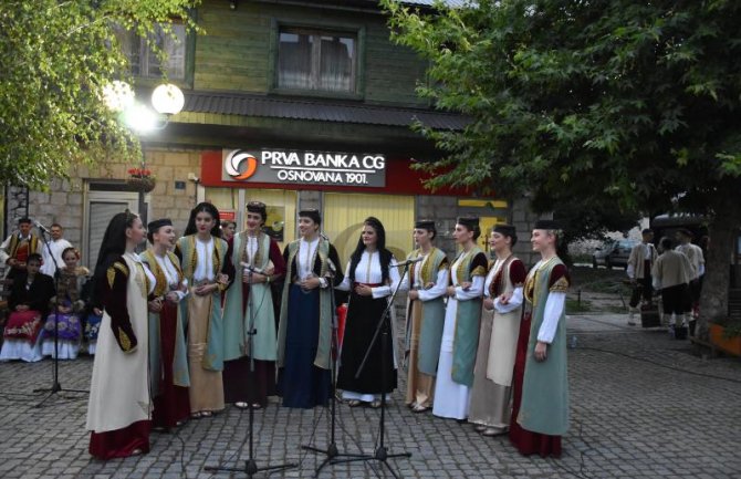 Festival “Zmaj preleće s mora na Dunavu” simbolički povezao muzičke tradicije regiona