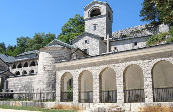 Proces nestanka samostalne crkve crnogorskog naroda, vijek kasnije se pokušava dovesti do kraja