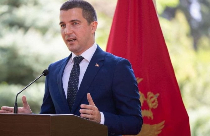 Bečić: Zadovoljan sam radom Parlamenta, TS da služi Crnoj Gori a ne partijama
