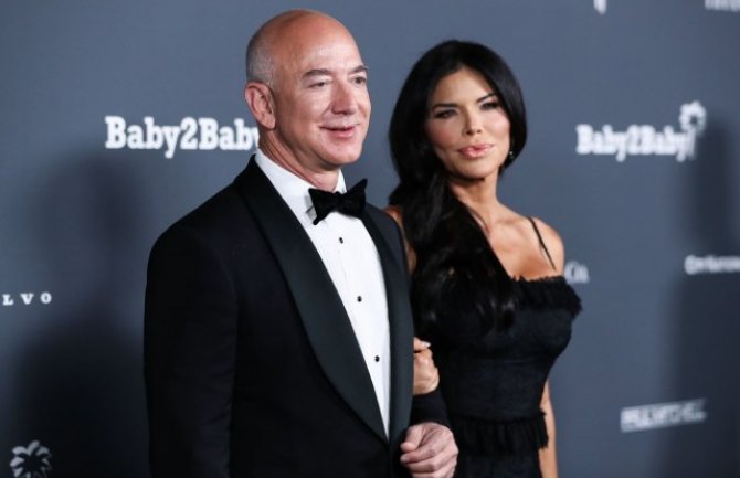 Kako Bezos slavi Novu godinu: Najbogatiji čovjek na svijetu sa djevojkom slavio najluđu noć u godini