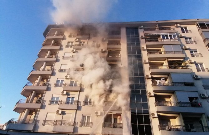 Podgorica: Požar u zgradi 