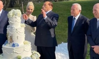 Berluskoni se oženio u 85. godini po treći put, izabranica mlađa od njega 53 godine