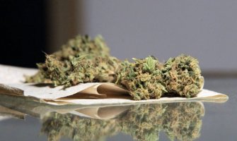 Pretresom u Nikšiću pronađeno 66,2 grama marihuane, uhapšena jedna osoba