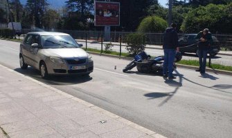 Saobraćajna nezgoda u Budvi, sudar automobila i motocikliste