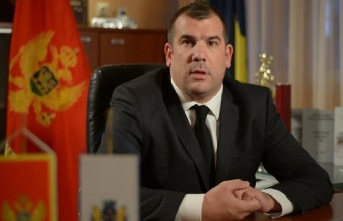 Krapović: Ako Anušić misli da može da ucjenjuje Crnu Goru grdno se vara