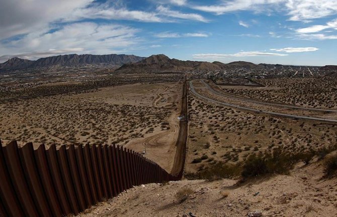 Vrhovni sud SAD zadržao mogućnost protjerivanje migranata s granice