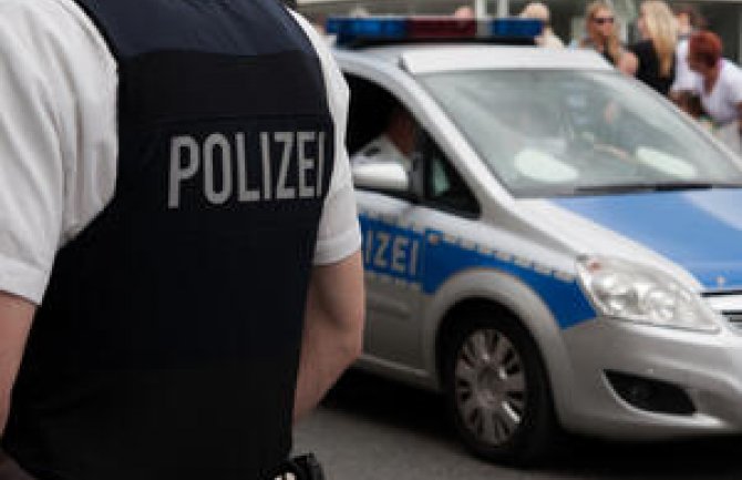 Pucnjava ispred škole u Njemačkoj, teško ranjene dvije osobe