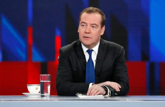 Medvedev ponovo izvrijeđao Zelenskog i poslao poruku Švicarskoj: 