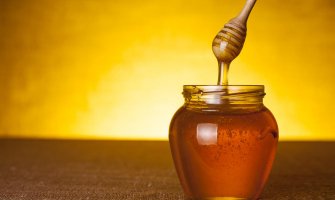 Počnite dan sa kašikom meda: Iako je bogat šećerom, može biti zdrava alternativa slakišima