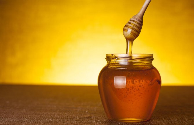 Počnite dan sa kašikom meda: Iako je bogat šećerom, može biti zdrava alternativa slakišima