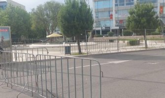 Opsadno stanje pod Goricom: Stadion ograđen, lokali pozatvarani...