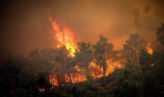 Požar na Rodosu van kontrole: Snimljen i  