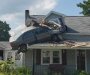 Bizarna nesreća u Pensilvaniji: Kolima se zabio u sprat kuće, policija vjeruje da nije bio nesrećan slučaj 