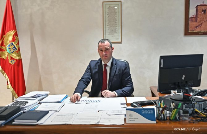 Šćekić reagovao na izjavu Đeljošaja: Zahtjev za odlaganje popisa je izazivanje nepotrebnih tenzija