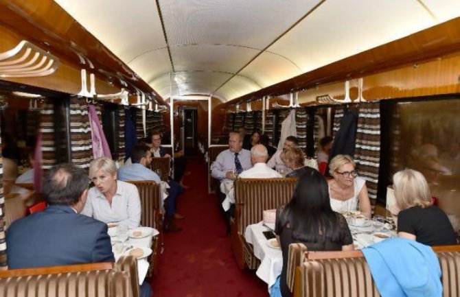 ŽPCG: Turisti iz Švajcarske i Mađarske stižu u Crnu Goru vozovima u stilu Orijent ekspresa