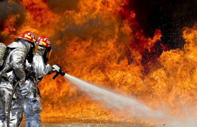 Pet radnika povrijeđeno u požaru u fabrici u Srbiji