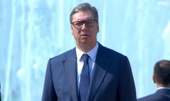 Vučić čekao u redu da glasa: Očekujem ubjedljivu pobjedu