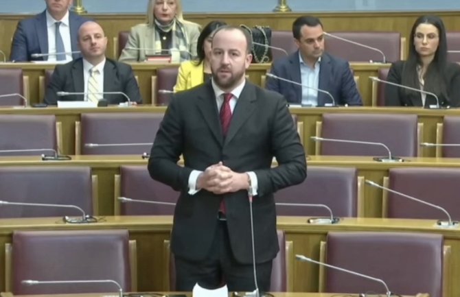 Nikolić Mandiću: Nećemo dozvoliti anarhiju u Skupštini, a nadležni neka procijene je li u Vašem postupanju bilo krivičnog djela