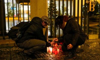 U Češkoj proglašen dan žalosti: Građani masovno pale svijeće i opraštaju se od poginulih