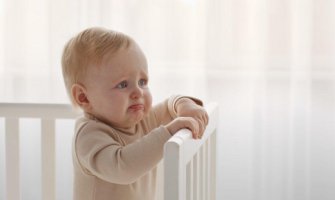 Kako na bebu stvarno utiče ako roditelji ignorišu njen plač