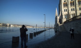 Izlio se Dunav u Budimpešti: Voda došla do zgrade parlamenta