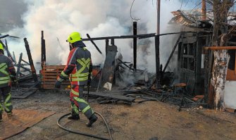 U romskom naselju u Nedakusima izgorjele tri barake