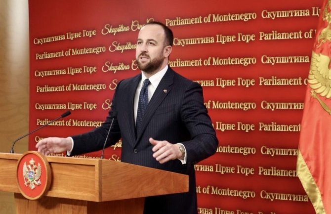 Nikolić: Poslanici DPS-a biće sjutra ispred suda za prekršaje da pruže podršku Batrićeviću