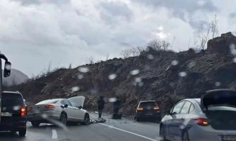 Sudar tri vozila kod tunela Mekavac, jedna osoba povrijeđena