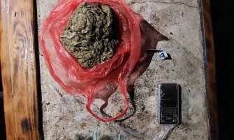Uhapšena osoba kod koje je pronađeno oko 350 grama marihuane