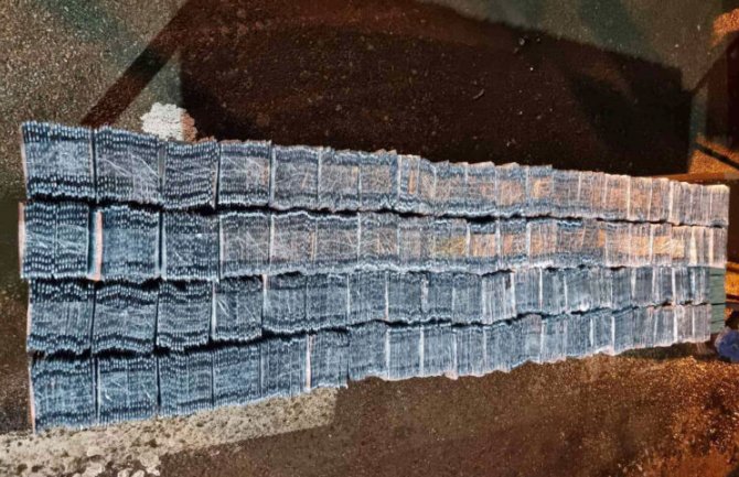 Granična policija na Bezdanu zaplijenila 350.000 zabranjenih tableta u rezervnom točku