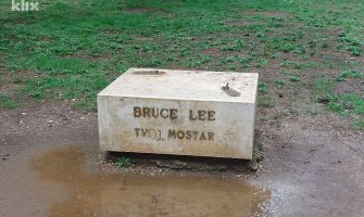 Spomenik Bruceu Leeyju nestao iz parka u Mostaru