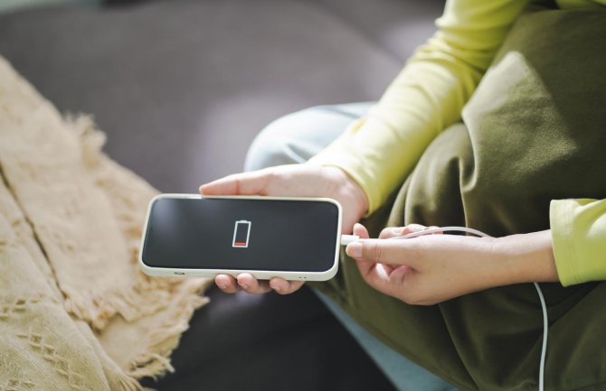 Stručnjak za mobilne uređaje upozorava na popularnu metodu uštede baterije: ‘To zapravo može isprazniti vaš mobitel!’