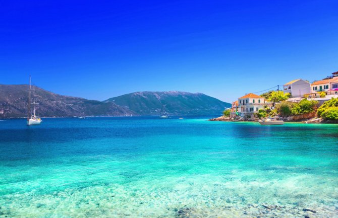Grčka mijenja zakon: Manje ležaljki na plažama, uvode i nove takse