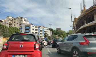 Saobraćajni kolaps u Tivtu, Budvi i Kotoru: Sezona nije počela, građani ogorčeni