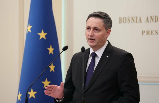 Bećirović upućuje poruku Vučiću: Glavni problem u BiH nije Dodik, nego Vučić