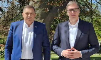 “Lažemo stvaralački, maštovito, inventivno”: Vučić i Dodik vide nešto što i ne piše u Rezoluciji o Srebrenici